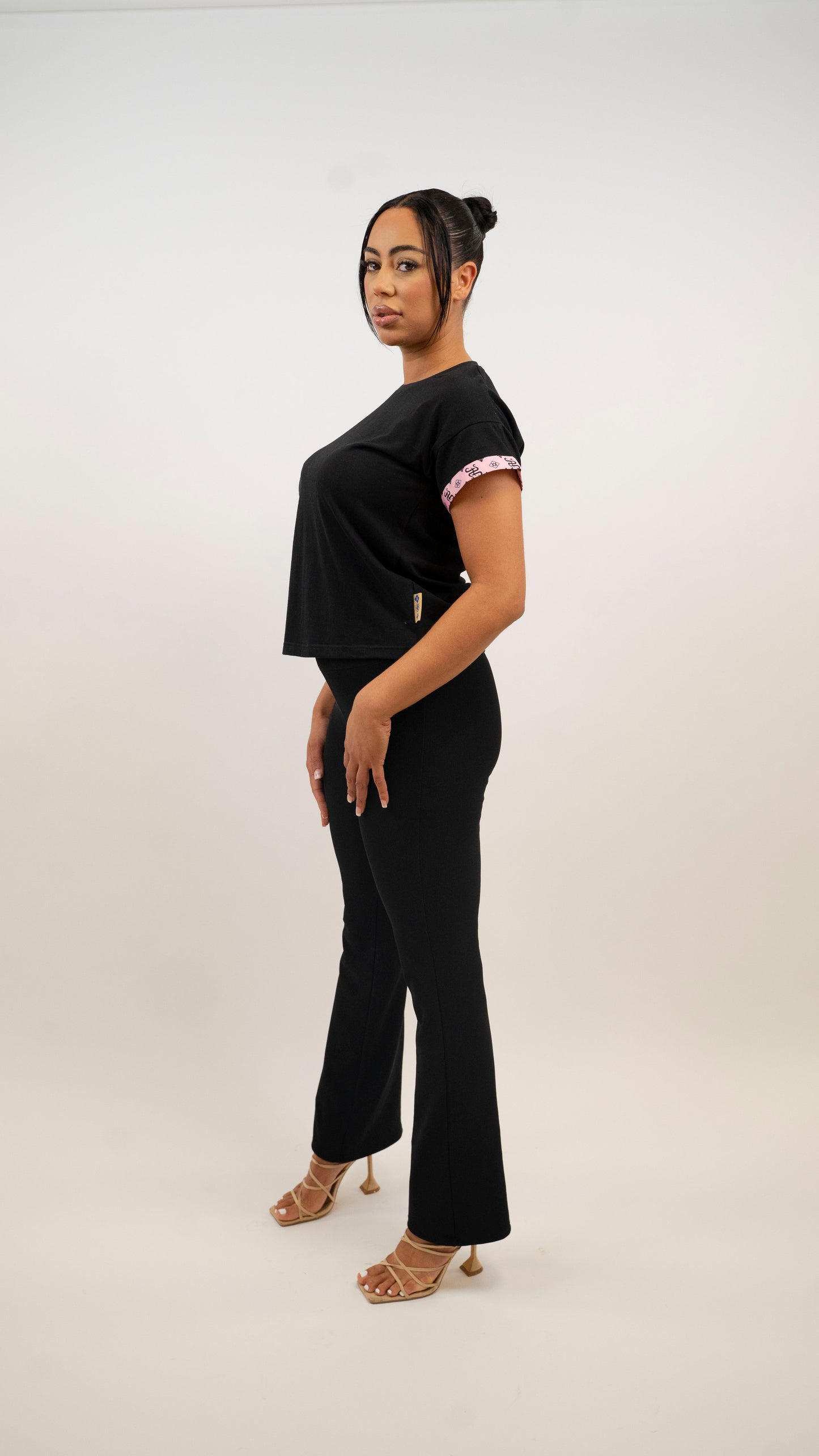 COTTON T-SHIRT (BLACK) WITH ARM PATTERN STRIPE